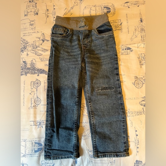 Oshkosh 4T jeans - Picture 3 of 4